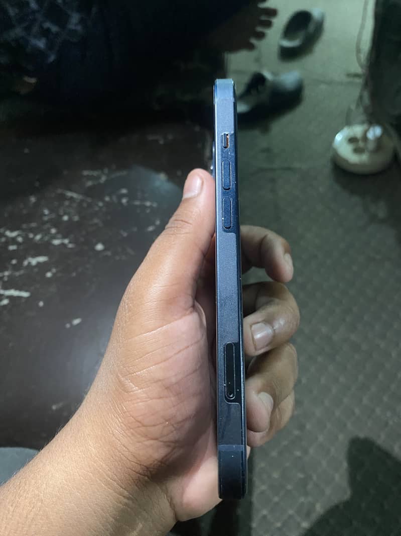 Apple iPhone 13 5