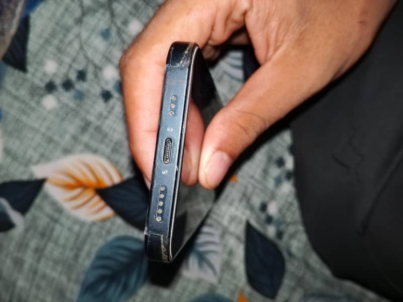 Apple iPhone 13 1