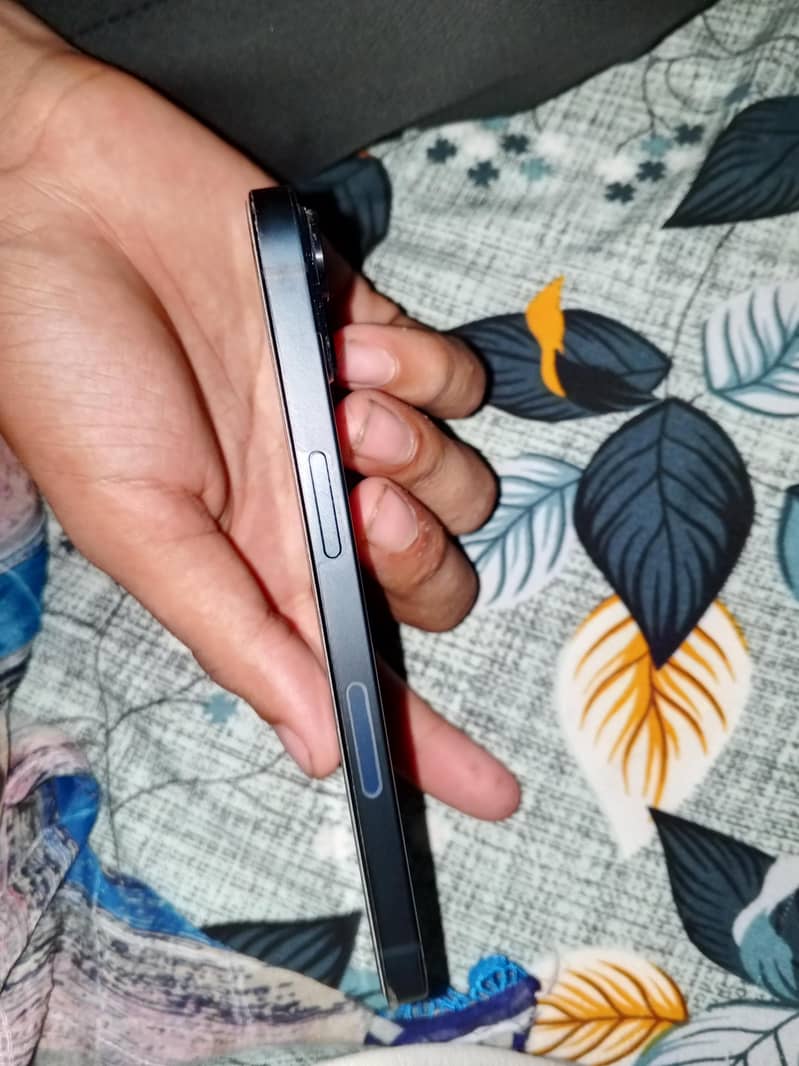 Apple iPhone 13 4