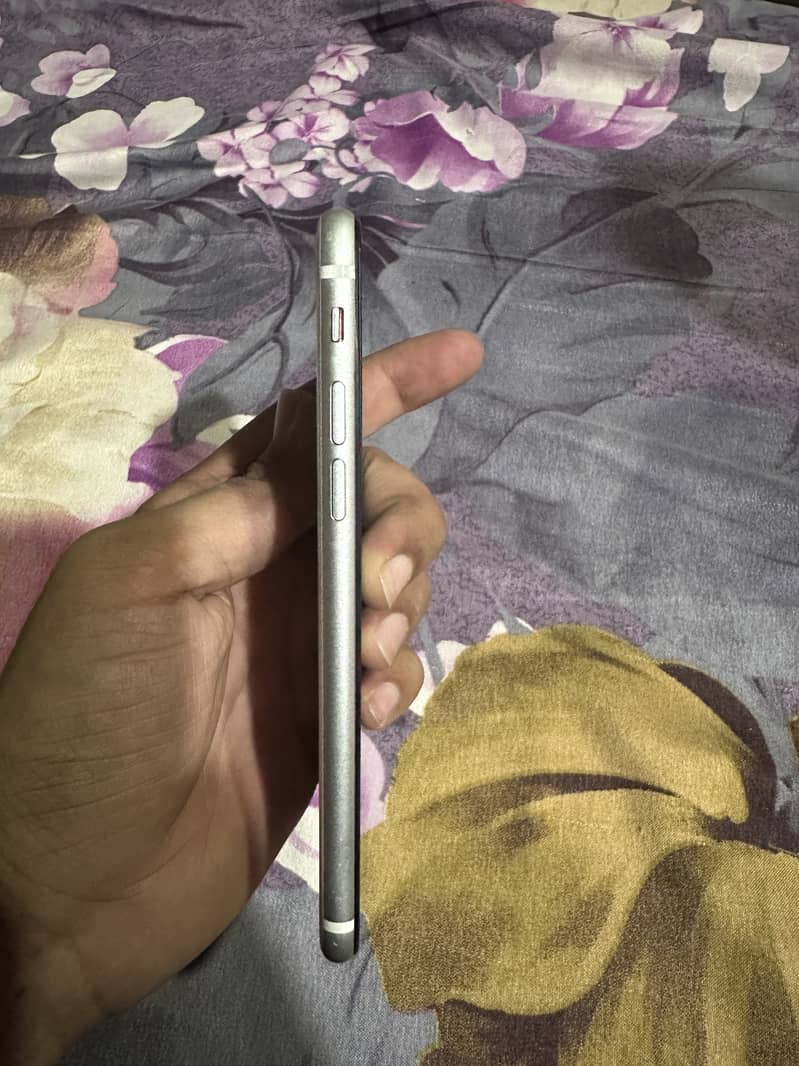 Apple iPhone SE 3