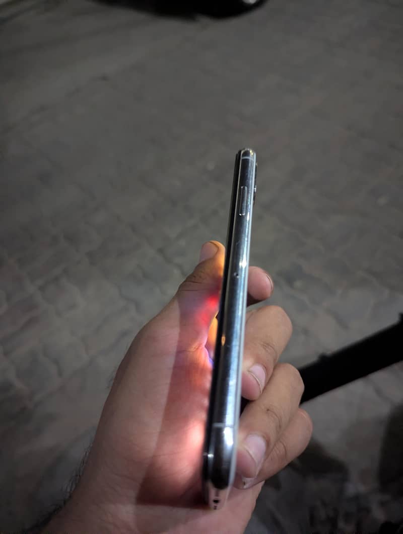 Apple iPhone X 3
