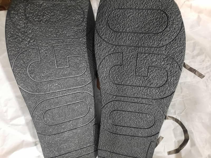 logo slipper 2
