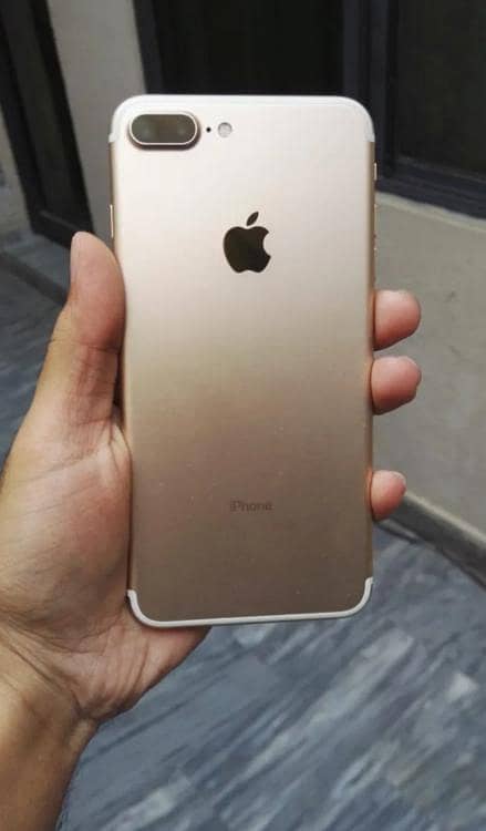 Apple iPhone 7 Plus 1