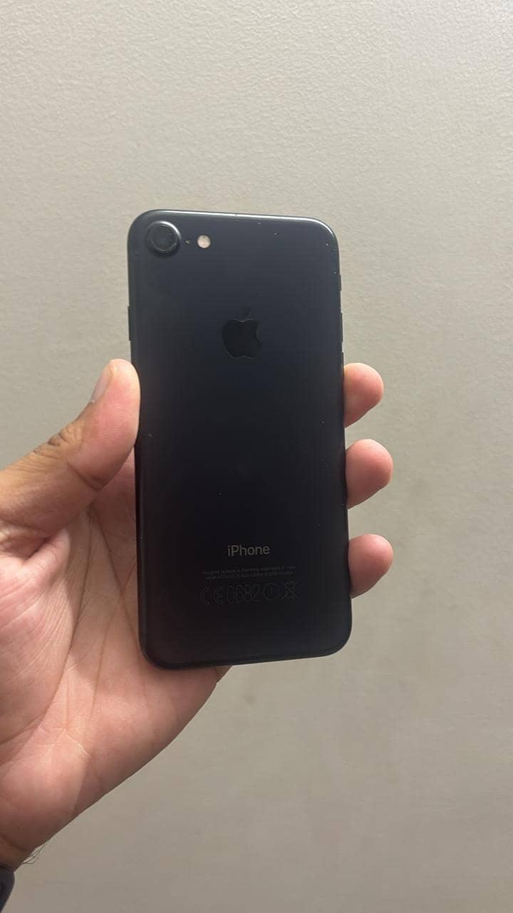 Apple iPhone 7 0