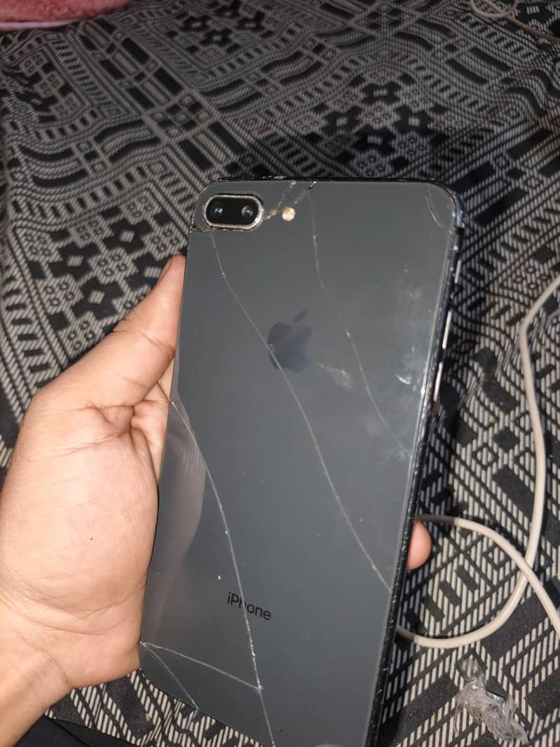 Apple iPhone 8 Plus 1