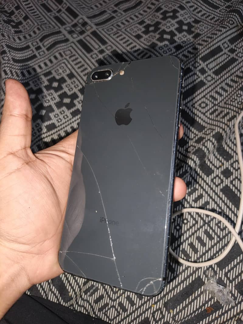 Apple iPhone 8 Plus 2