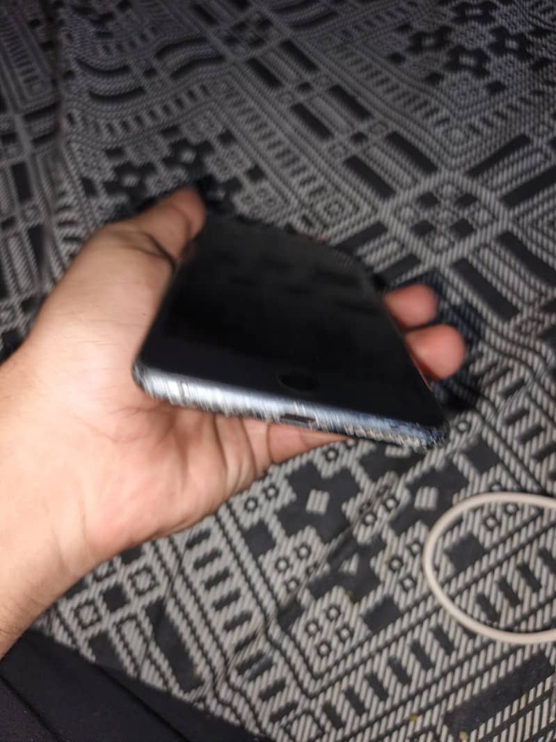 Apple iPhone 8 Plus 3