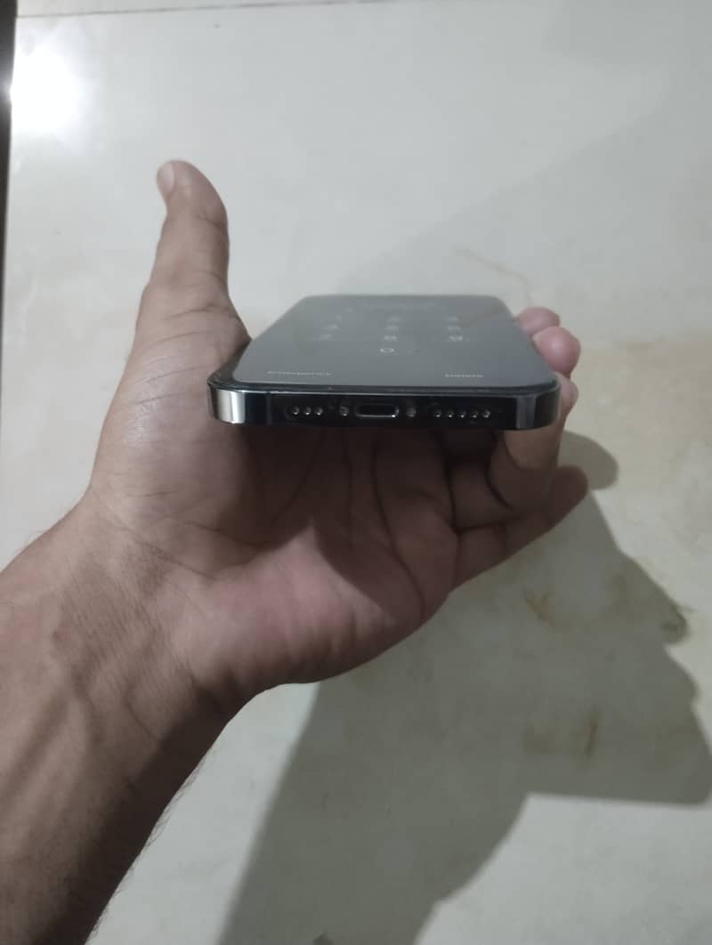 Apple iPhone 12 6