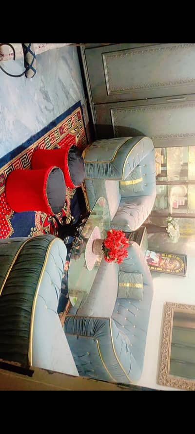 luxury & comfortable modern style sofa set just 1 year slightly used