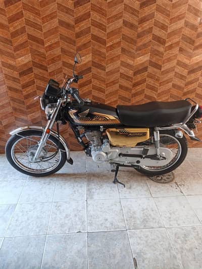 Honda CG 125 Special Golden Edition 2025 Model