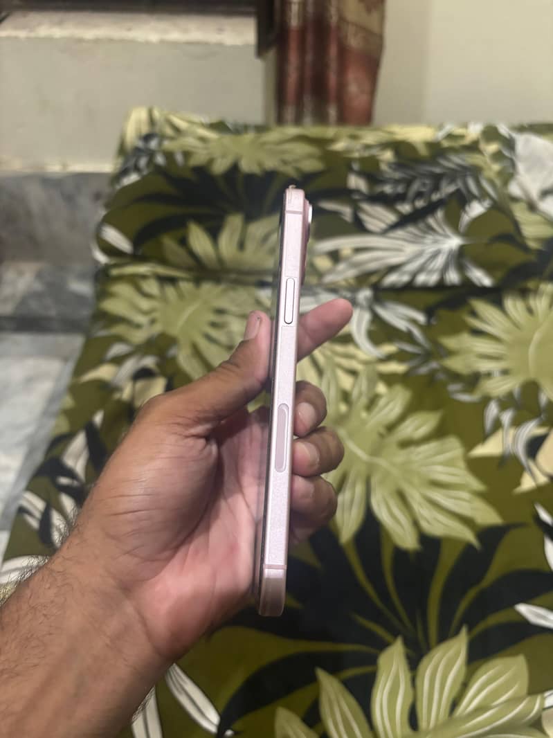 Apple iPhone 15 plus 0