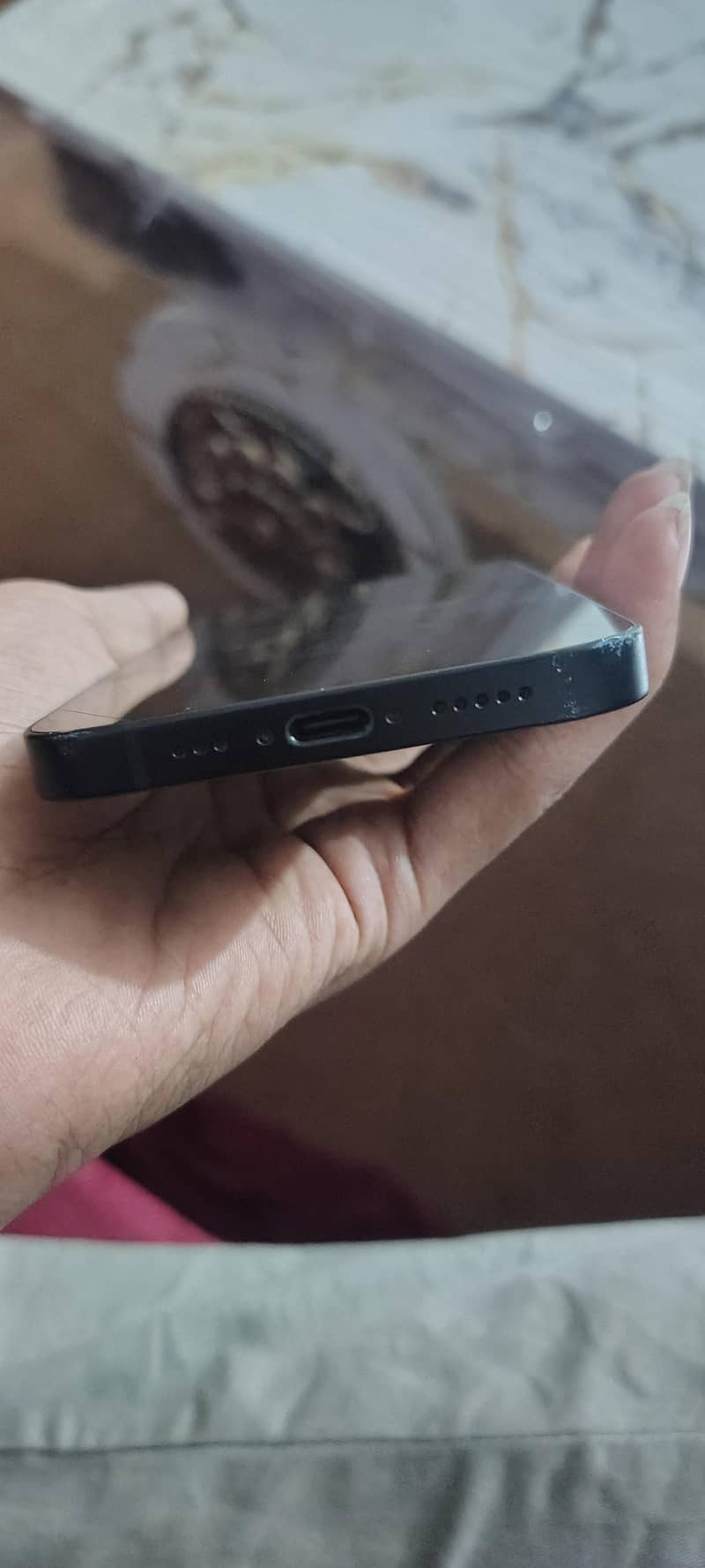 Apple iPhone 16e 1