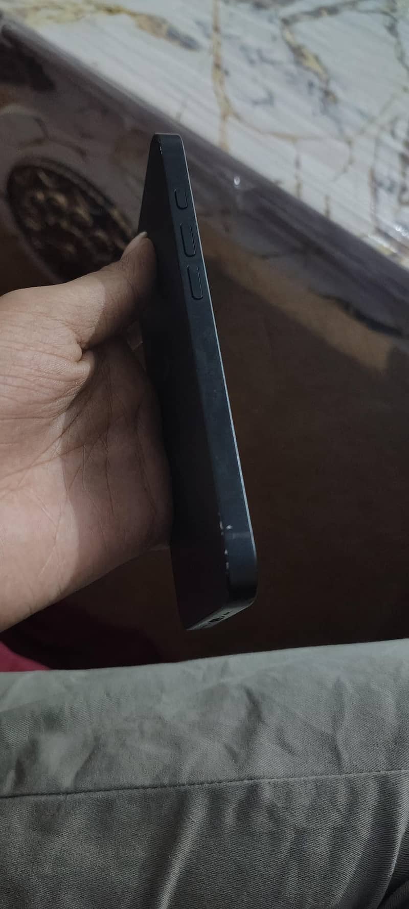 Apple iPhone 16e 2