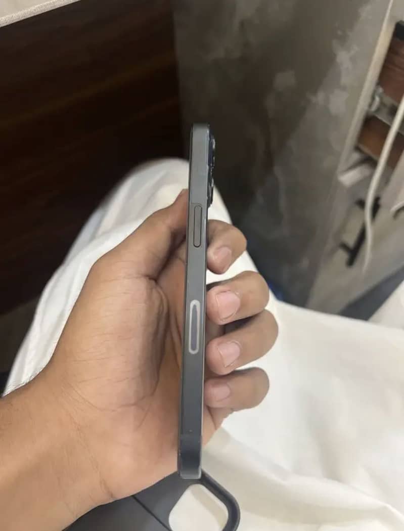 Apple iPhone 13 4