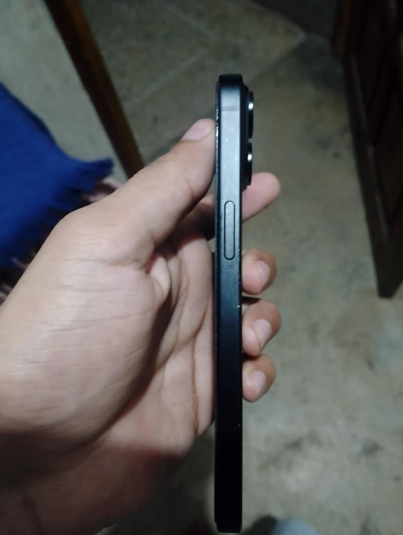 Apple iPhone 15 4