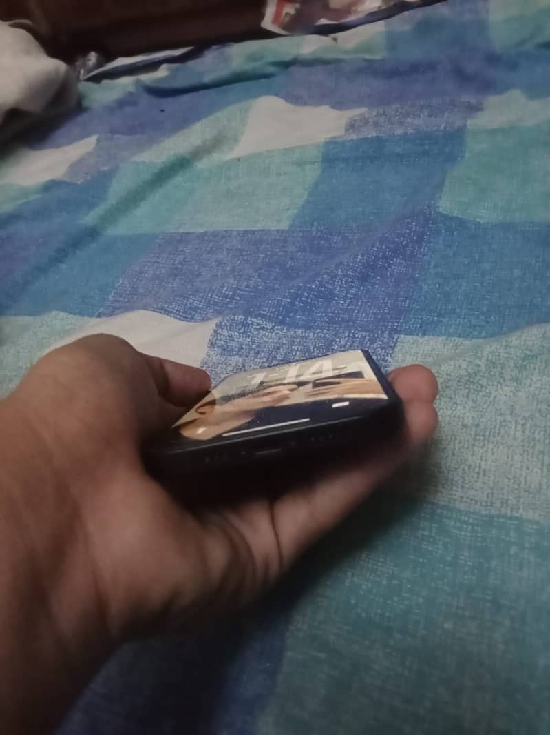 Apple iPhone 12 1