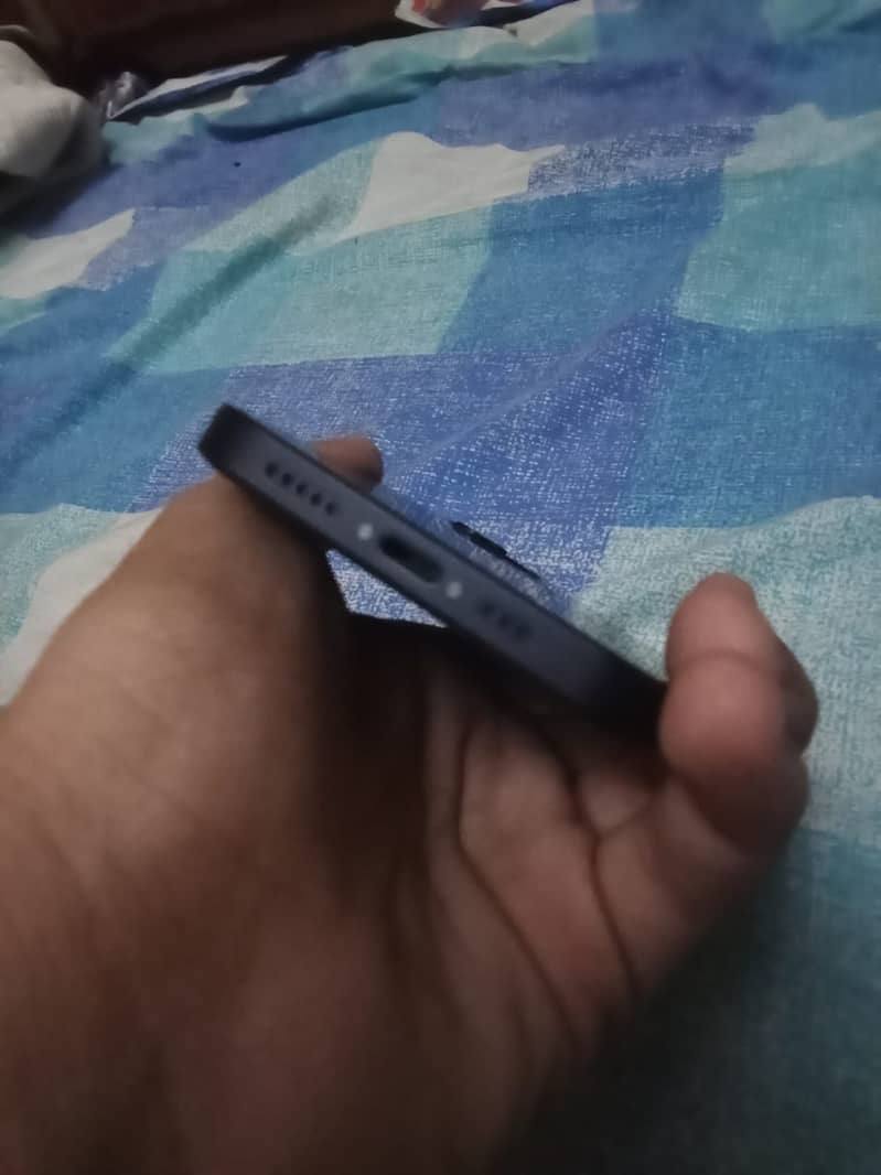 Apple iPhone 12 4