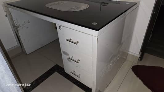 Full size office Table