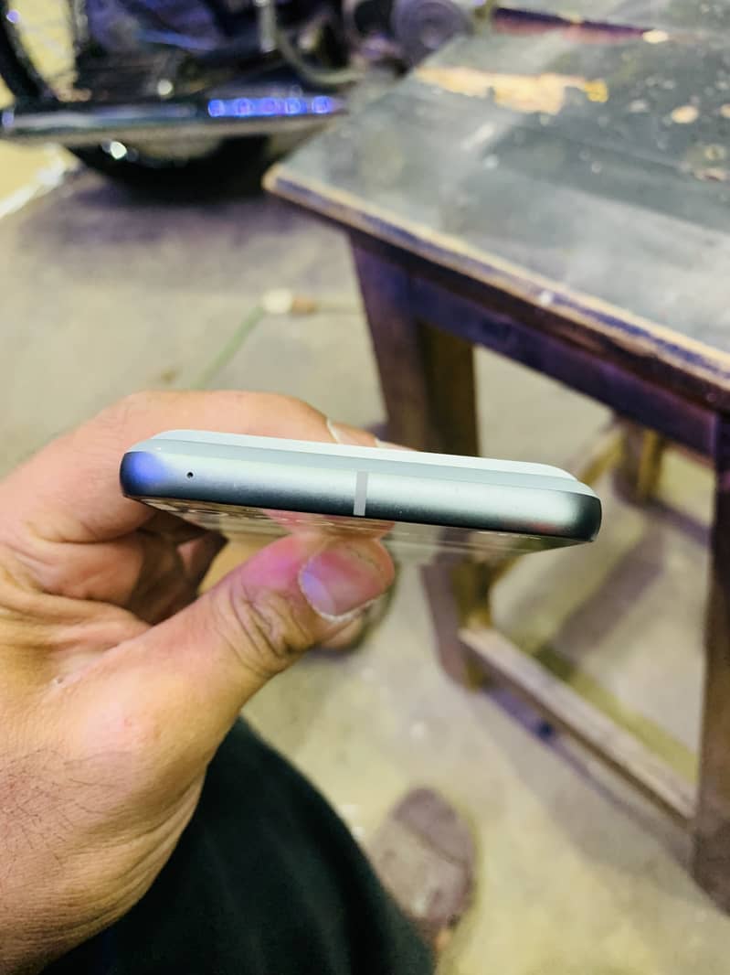Google Pixel 8a 3