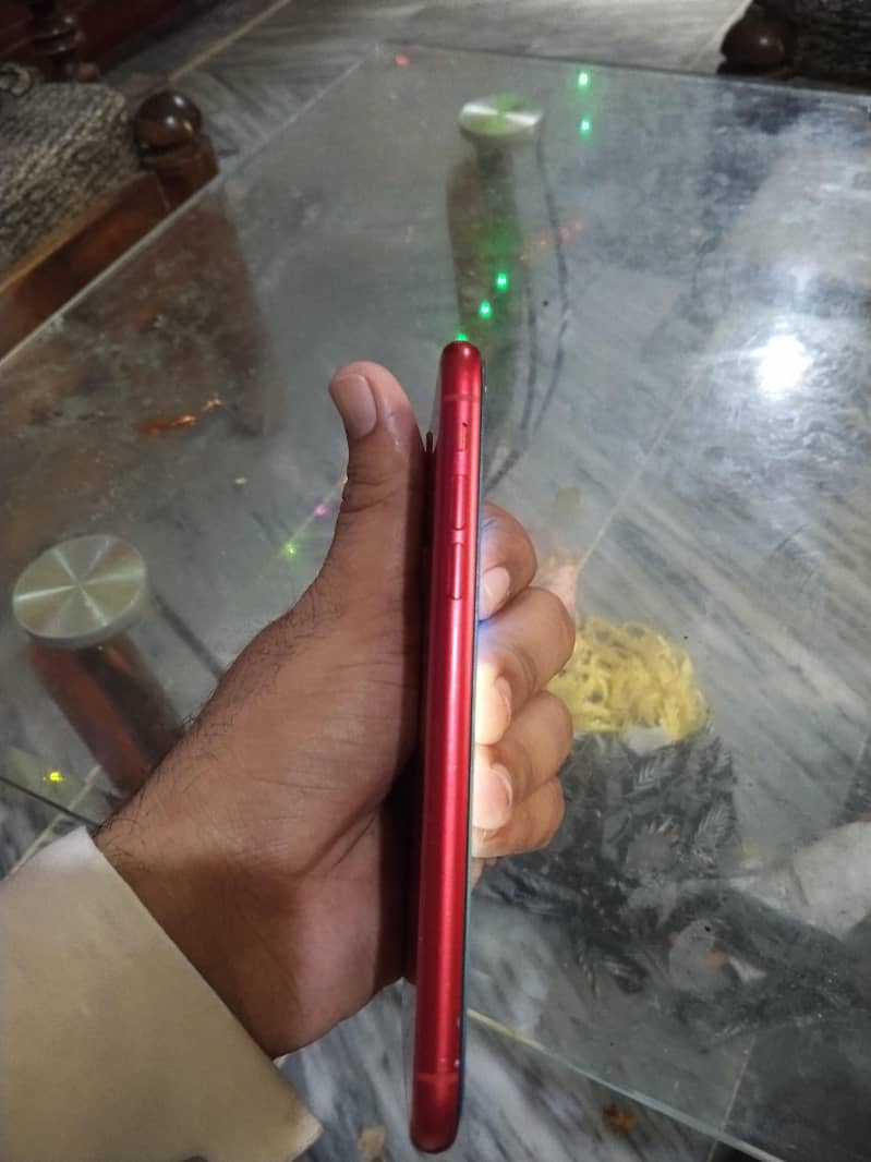 Apple iPhone 11 4