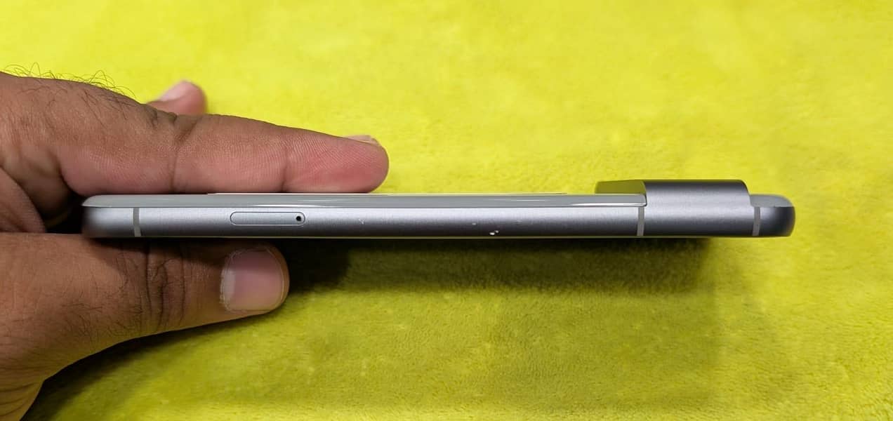 Google Pixel 8 4