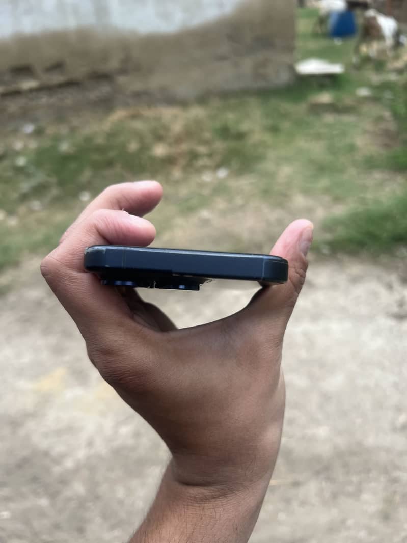 Apple iPhone 15 Pro 3