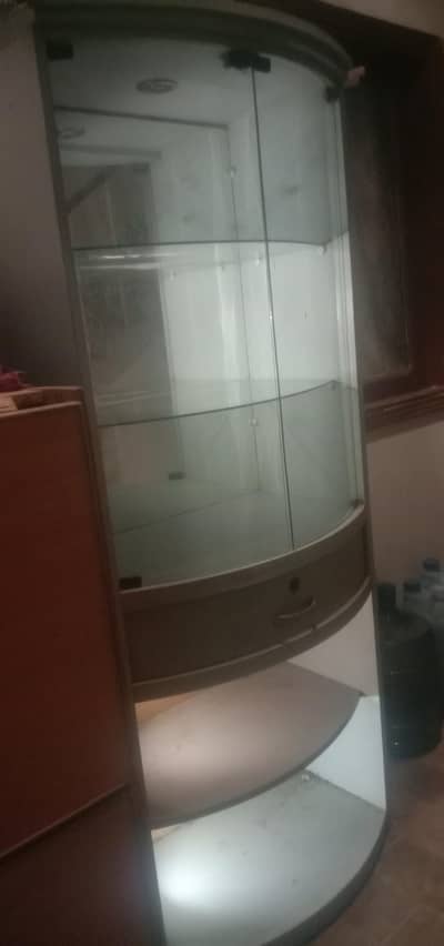 Showpiece almirah