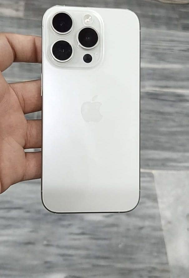 Apple iPhone 15 Pro 0