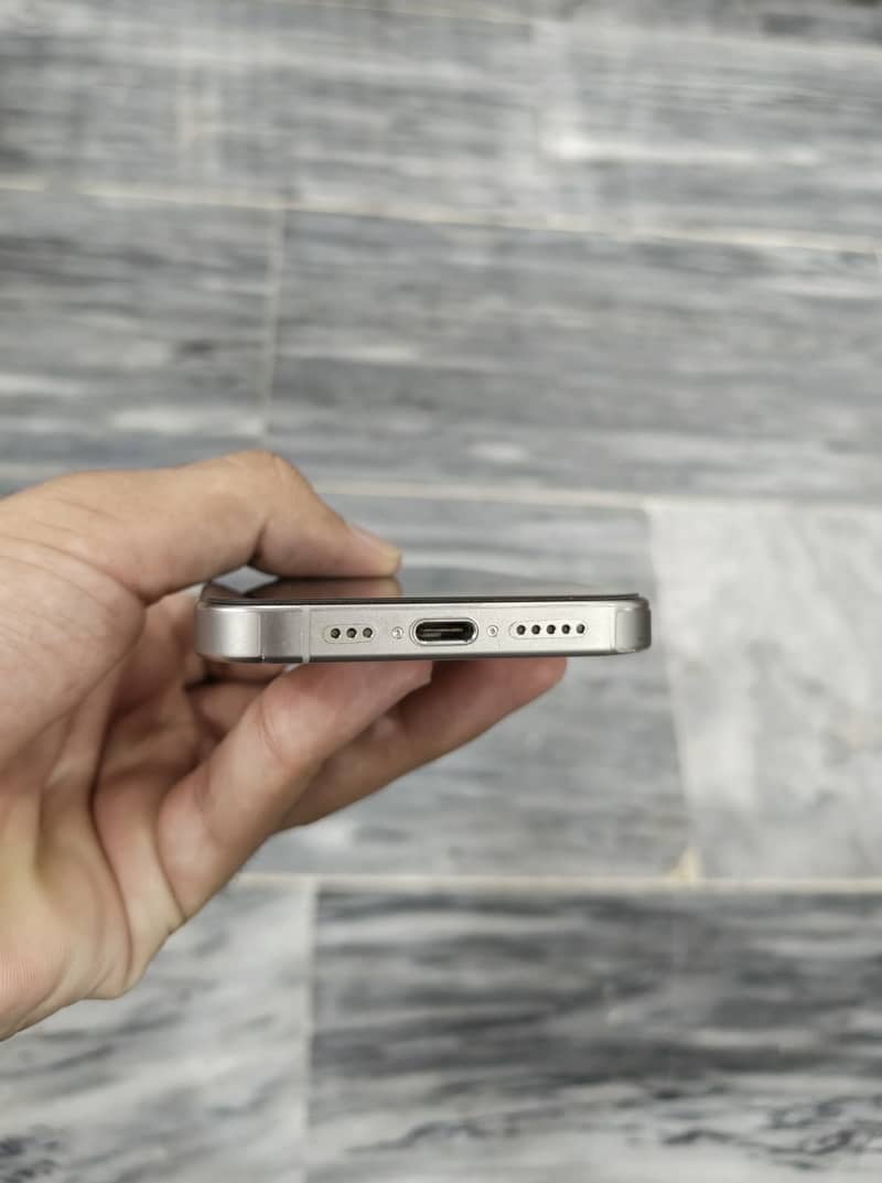 Apple iPhone 15 Pro 2