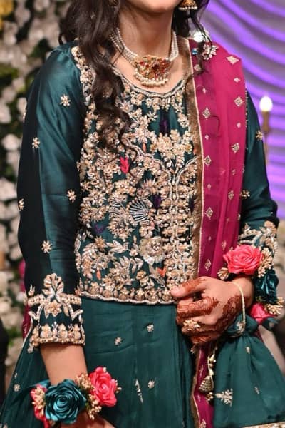 Bridal Mehndi Lehnga For sale urgent Brand New Dress all complete