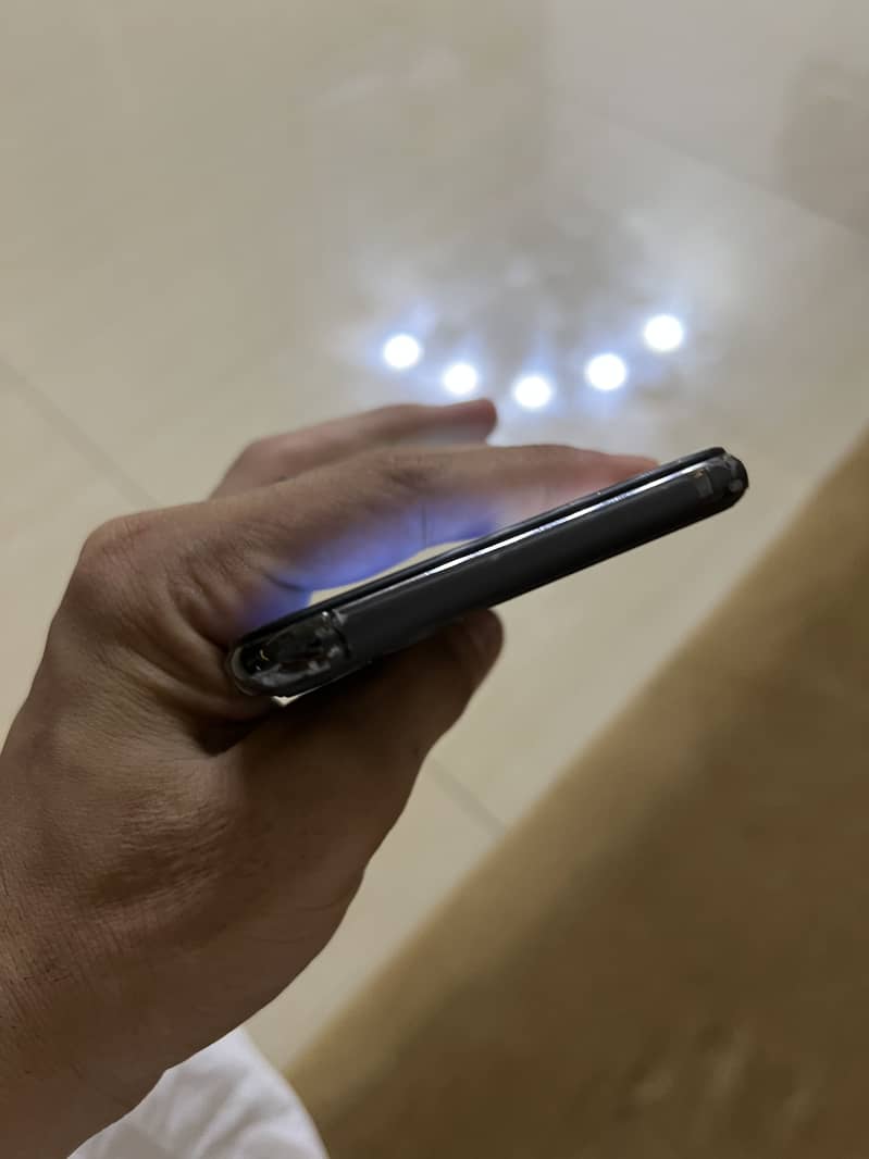 Apple iPhone 11 Pro Max 2