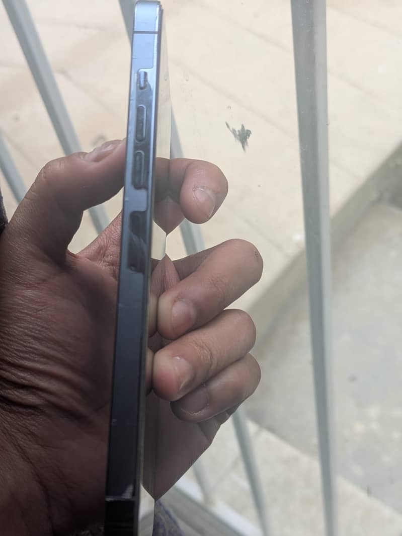 Apple iPhone 13 Pro Max 3