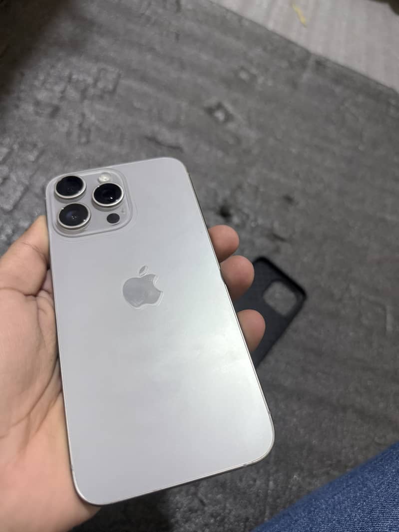 Apple iPhone 15 Pro Max 0