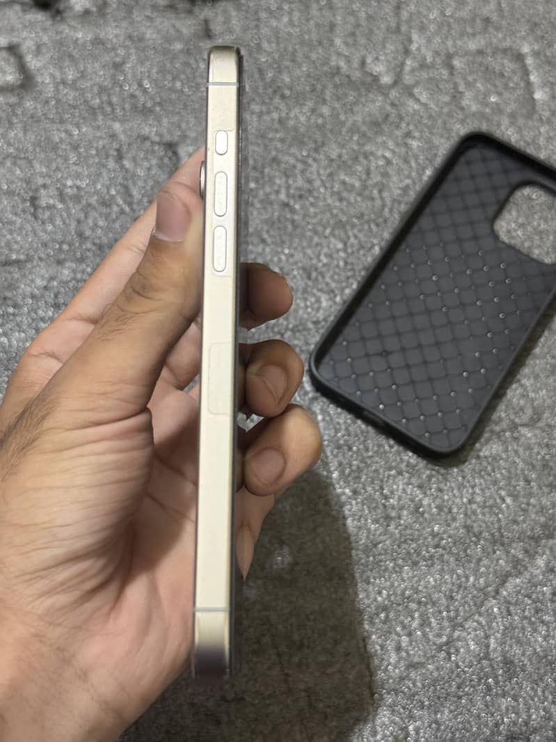 Apple iPhone 15 Pro Max 2