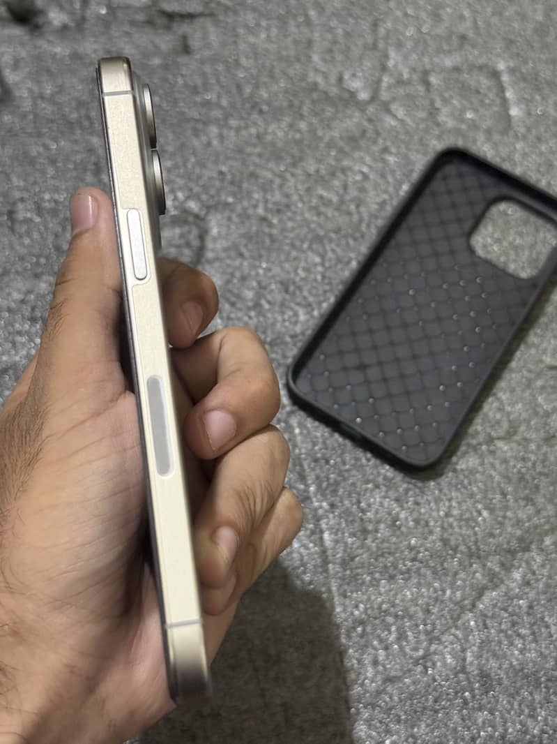 Apple iPhone 15 Pro Max 3