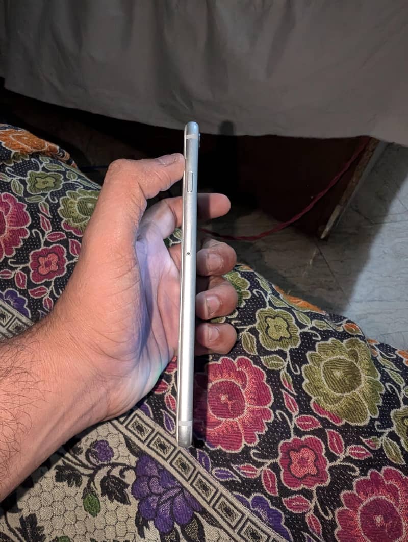 Apple iPhone 6 Plus 3