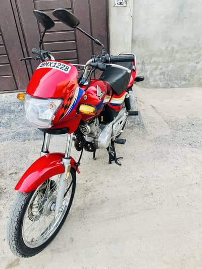Honda deluxe 125 (2010) mint condition