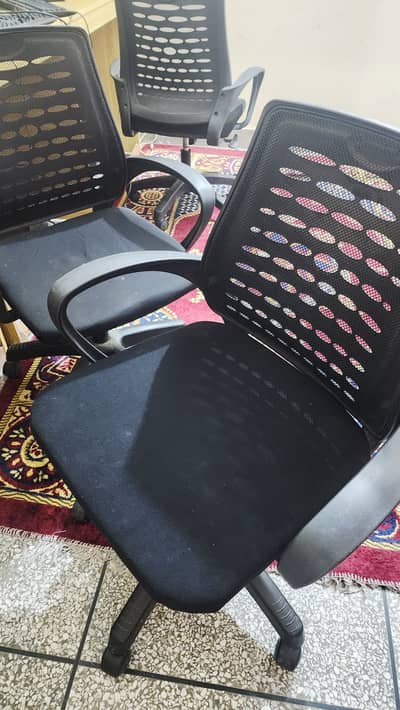 10 Revolving Chairs (Like New)