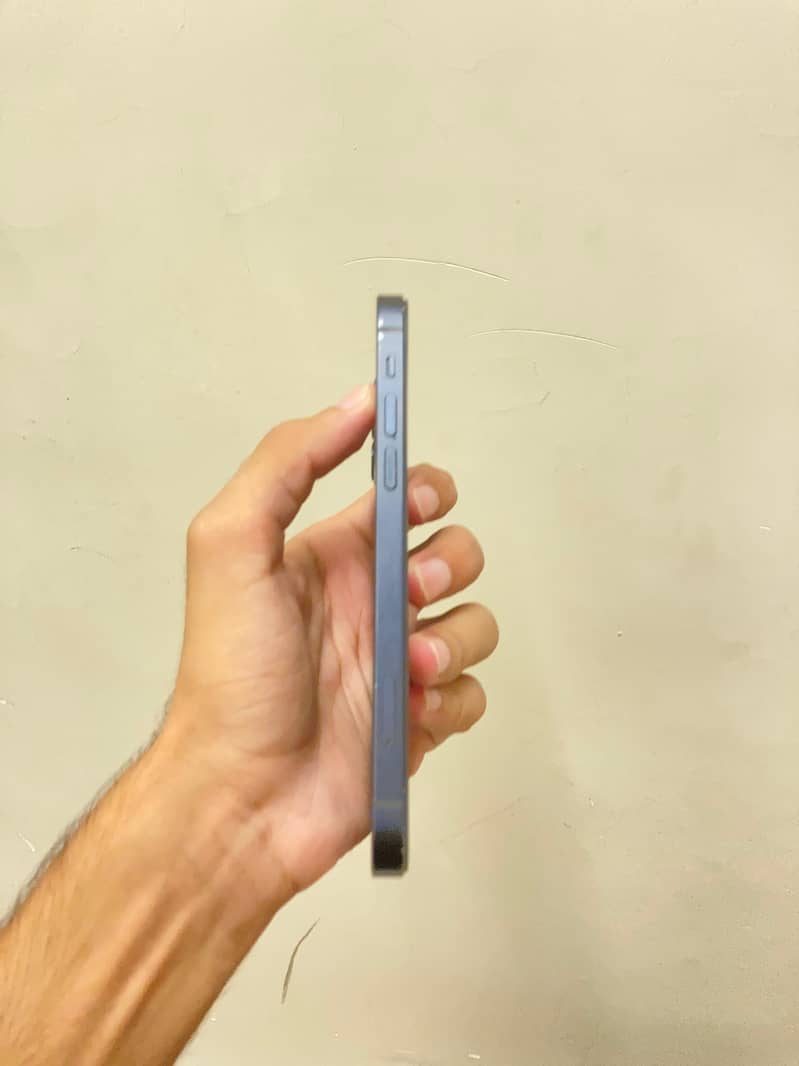 Apple iPhone 12 3