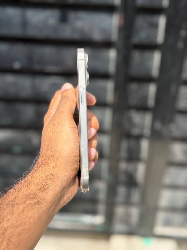 Apple iPhone 15 Pro Max 2