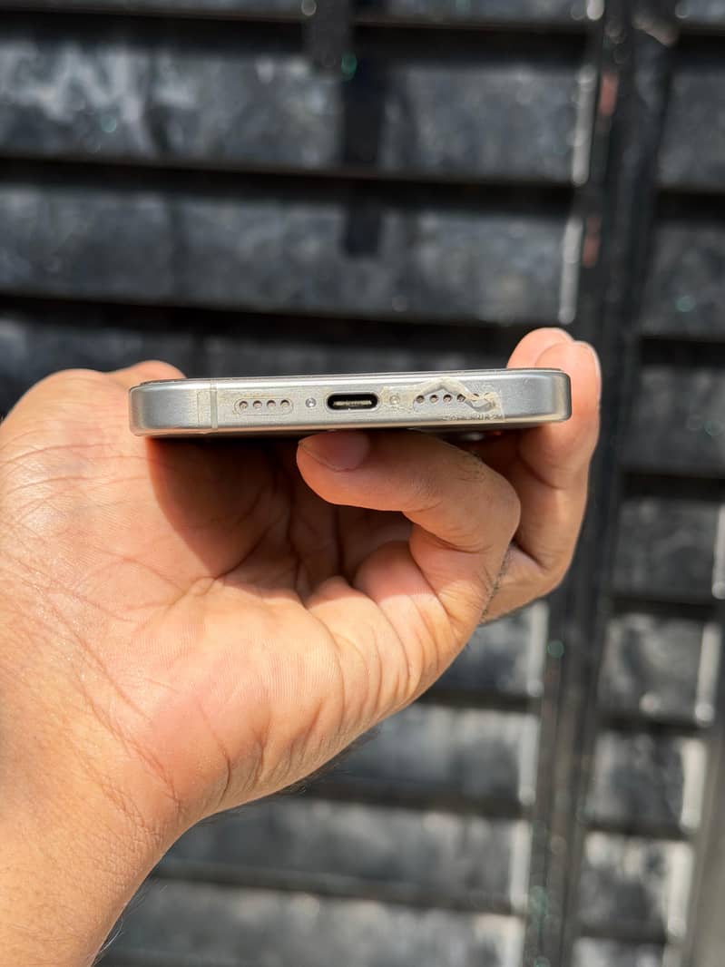 Apple iPhone 15 Pro Max 3