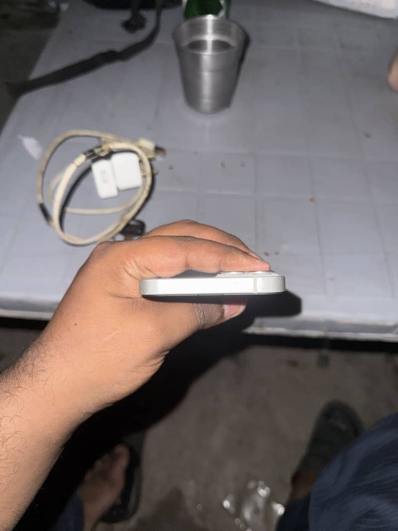 Apple iPhone 13 2