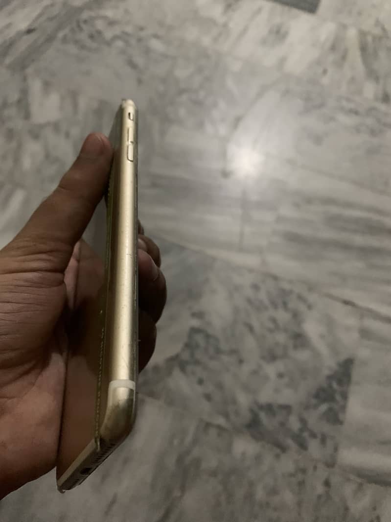Apple iPhone 7 Plus 6