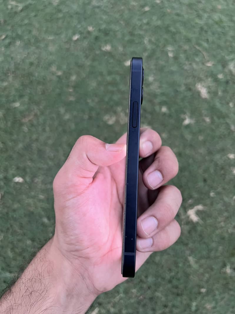 Apple iPhone 12 1