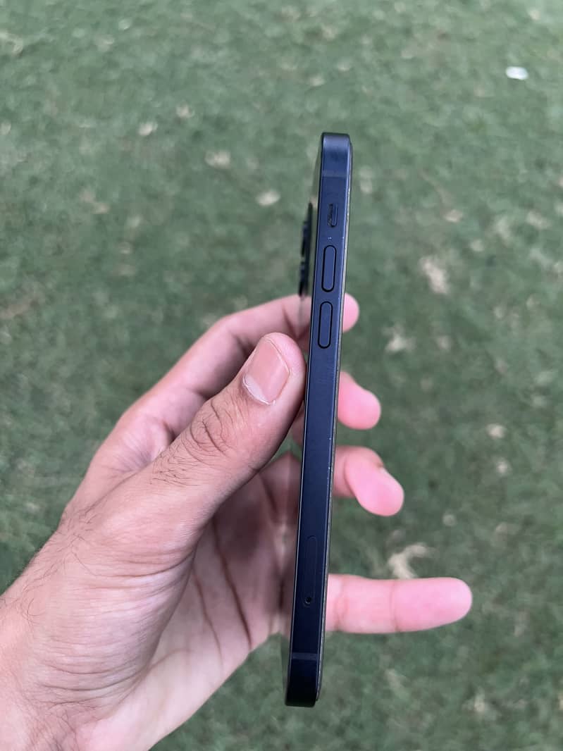 Apple iPhone 12 3