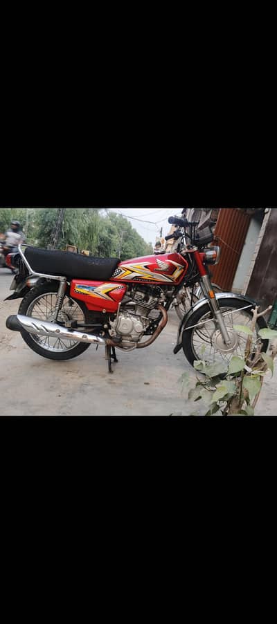 Honda CG 125 2025 Model for Sale | Lahore Registered | 30,220KM