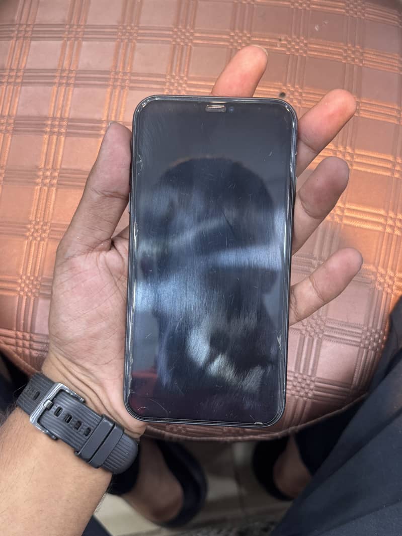 Apple iPhone 11 4