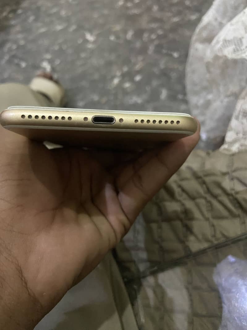 Apple iPhone 7 Plus 2