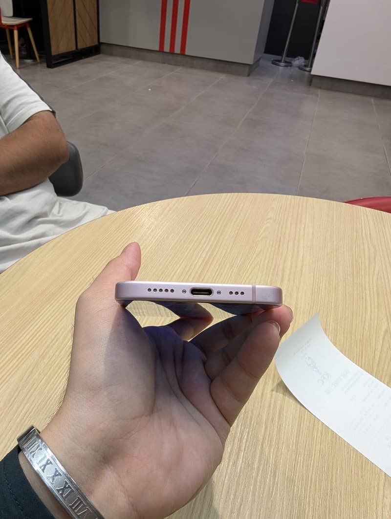 Apple iPhone 15 3