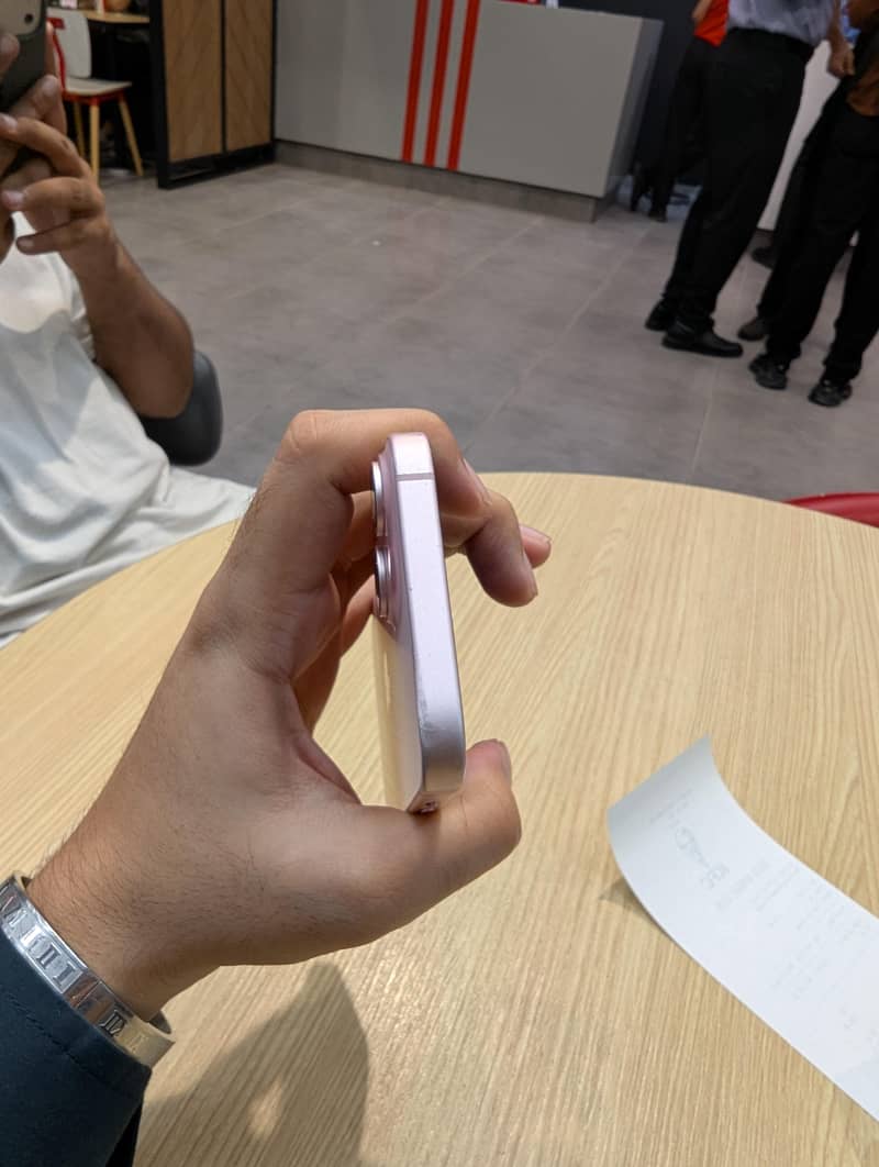 Apple iPhone 15 4